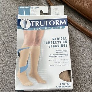 Truform leg health medical compression socks beige unisex size C
9808
New in box